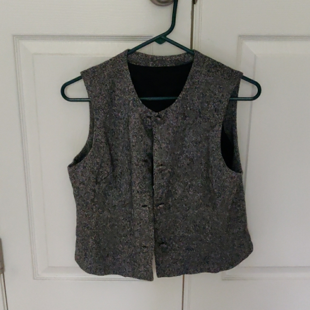 Button down vest